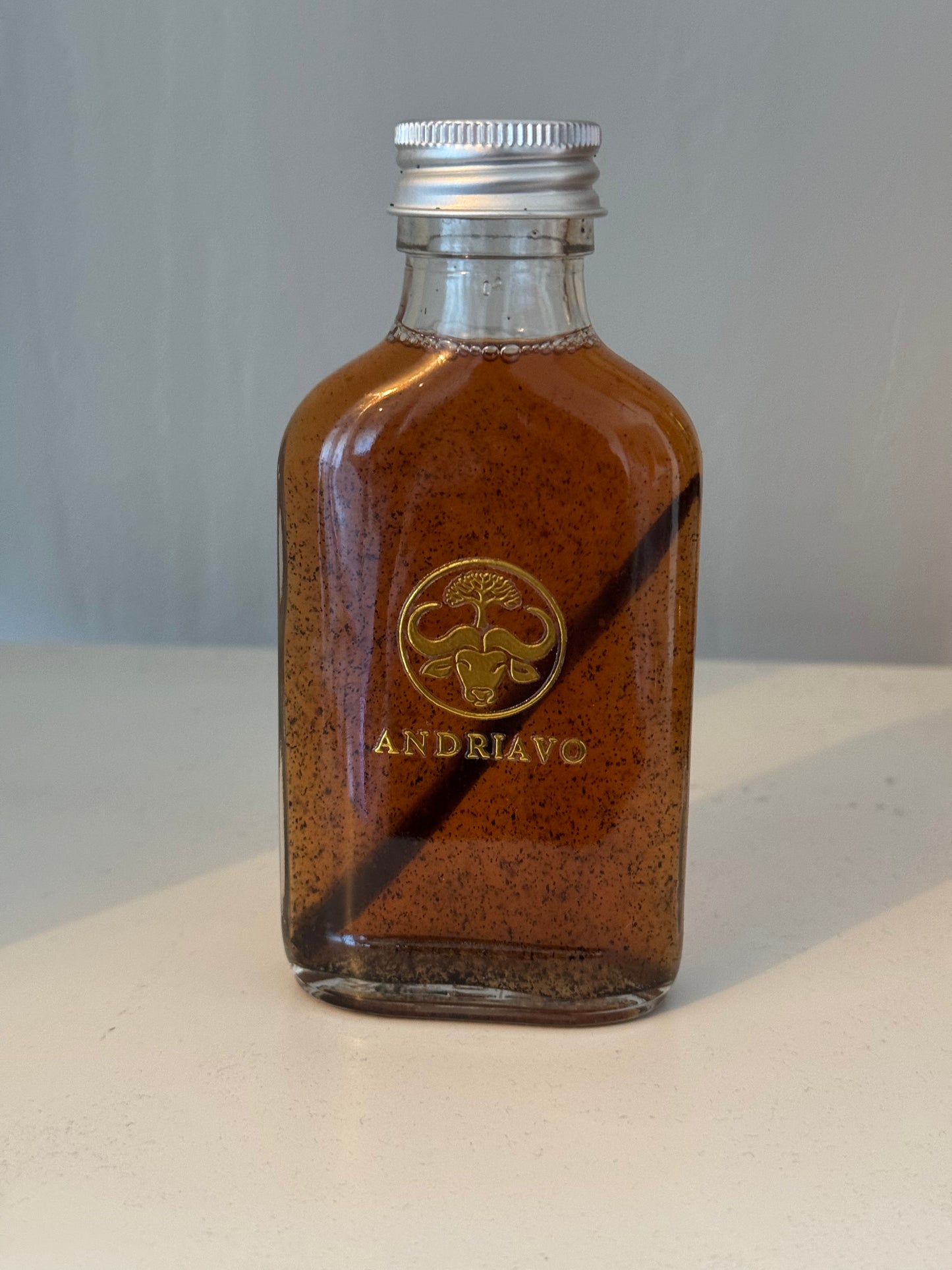 Extrait de vanille avec alcool et extrait de vanille sans alcool.