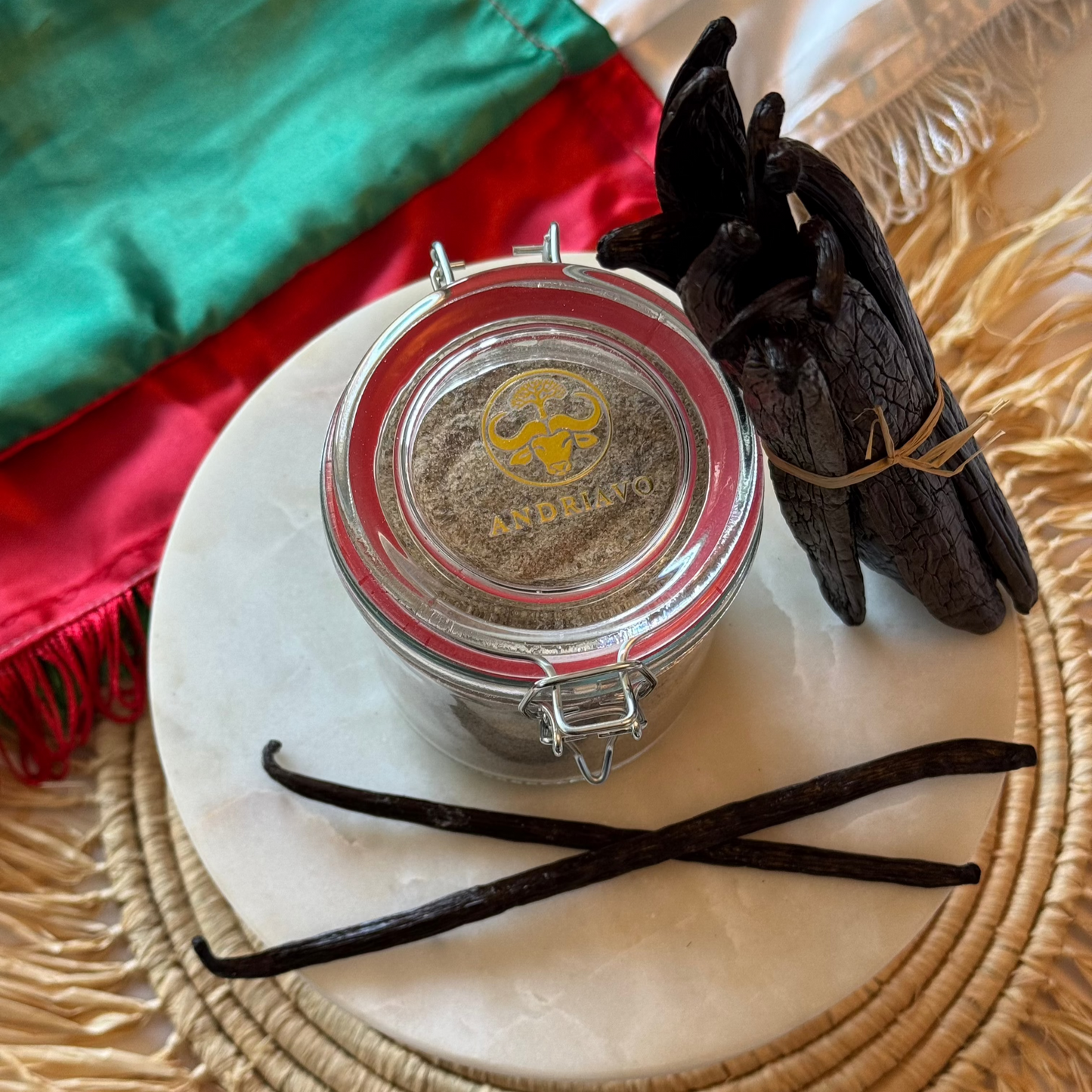Sucre à la vanille de Madagascar dans un bocal.